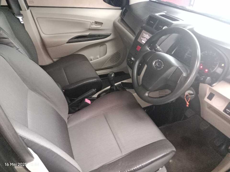 Foto Mobil Bekas Kabin Depan Daihatsu Xenia 1.3 X tahun 2019