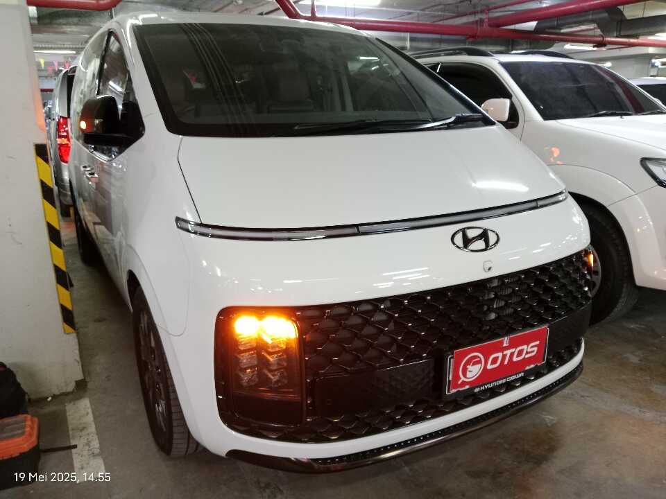 2021 Hyundai Staria 2.2 - Foto 1 dari 6