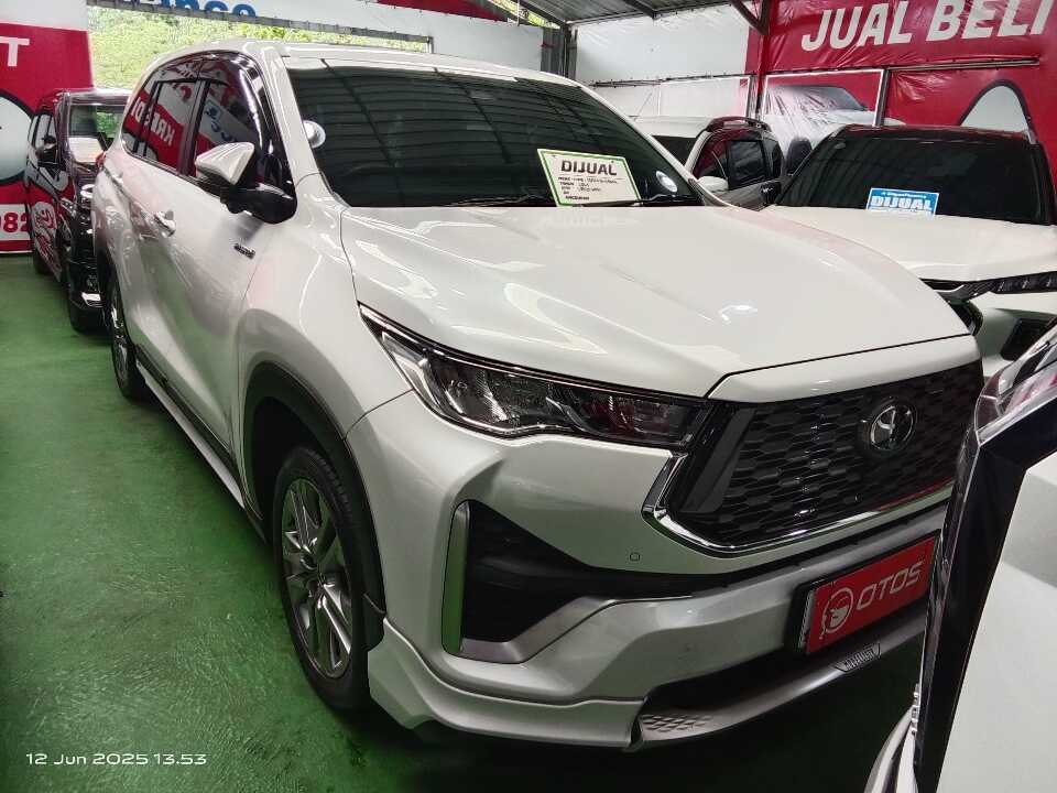 2023 Toyota Kijang Innova 2.0 Zenix Q HV CVT TSS - Foto 1 dari 6