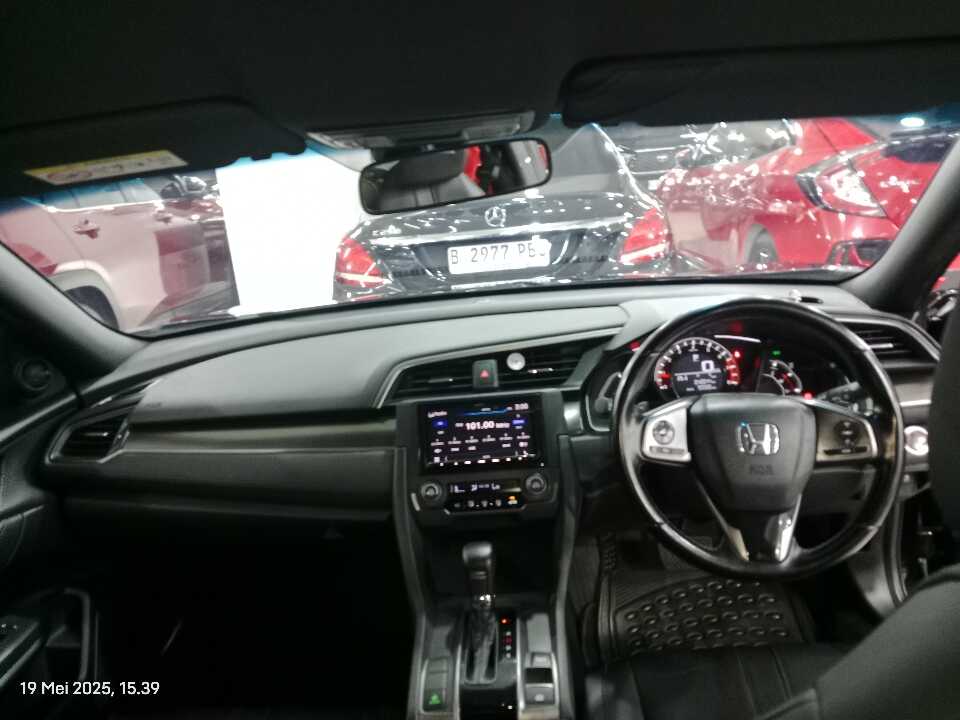 Foto Mobil Bekas Dashboard Honda Civic 1.5 Turbo tahun 2018