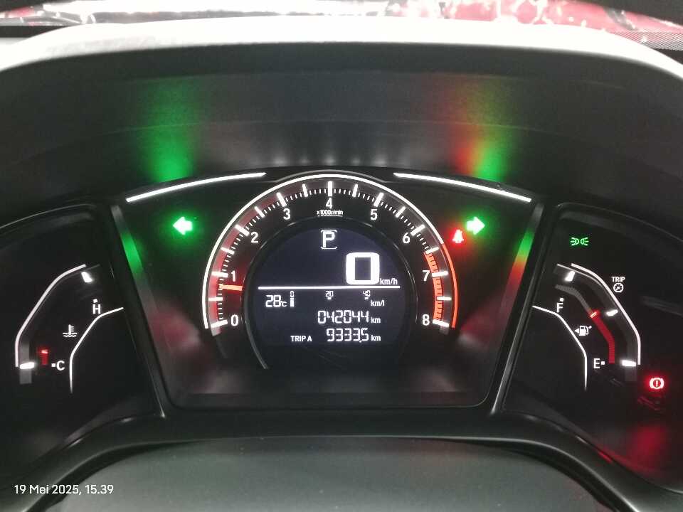 Foto Mobil Bekas Odometer Honda Civic 1.5 Turbo tahun 2018