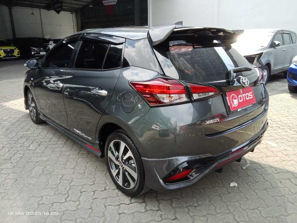 Foto Mobil Bekas Kiri Belakang Toyota Yaris 1.5 S tahun 2020