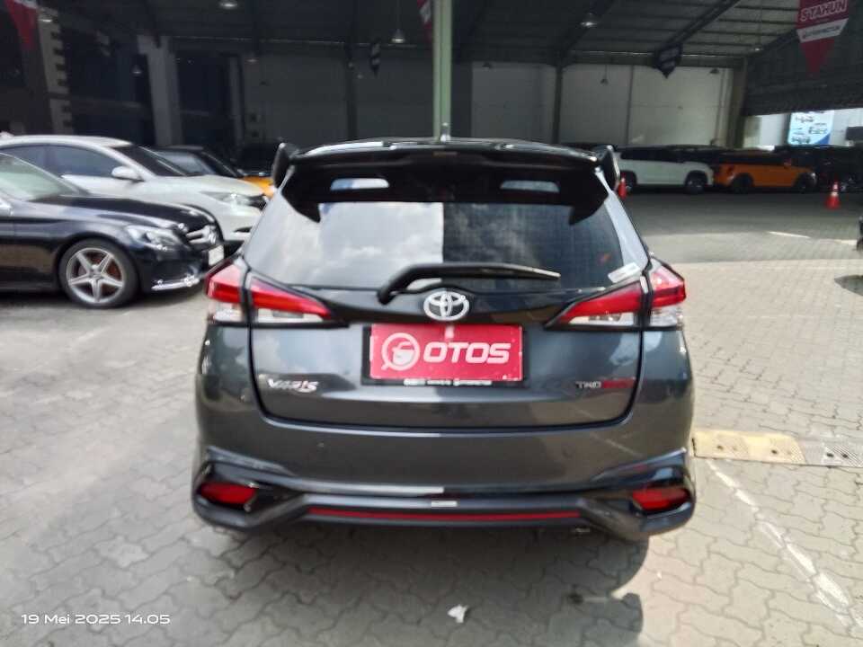 Foto Mobil Bekas Tampak Belakang Toyota Yaris 1.5 S tahun 2020