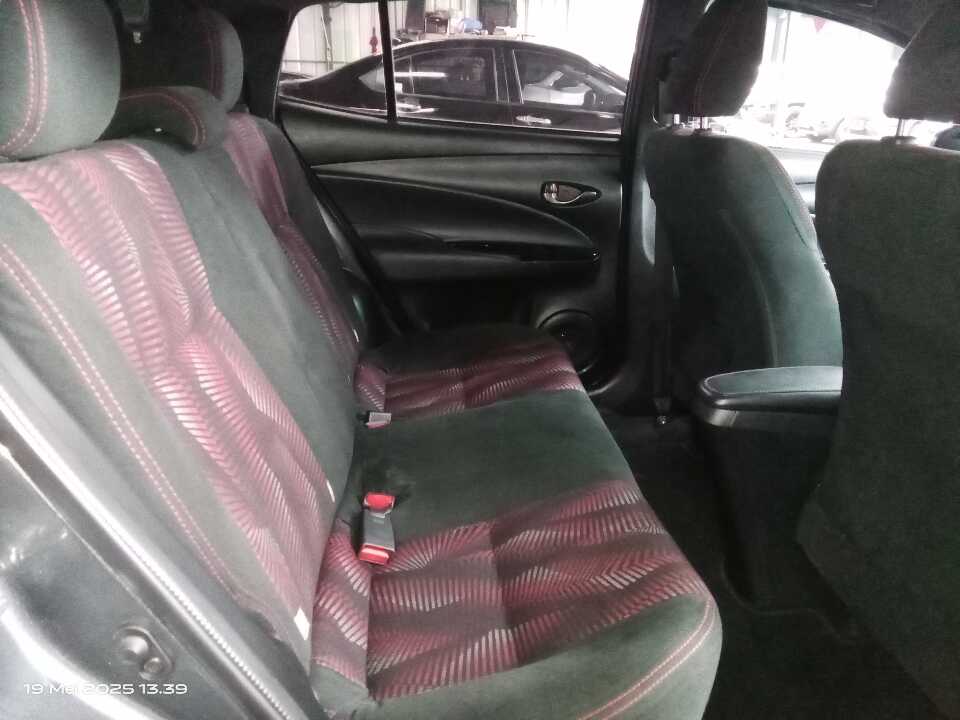 Foto Mobil Bekas Kabin Belakang Toyota Yaris 1.5 S tahun 2020
