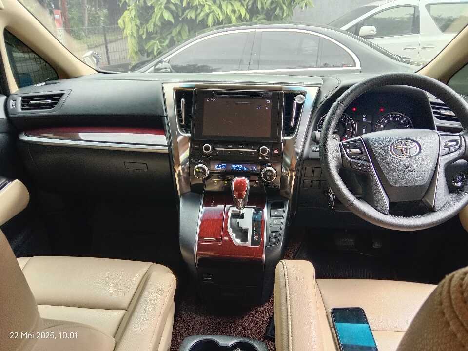 Foto Mobil Bekas Dashboard Toyota Alphard 2.5 X tahun 2017