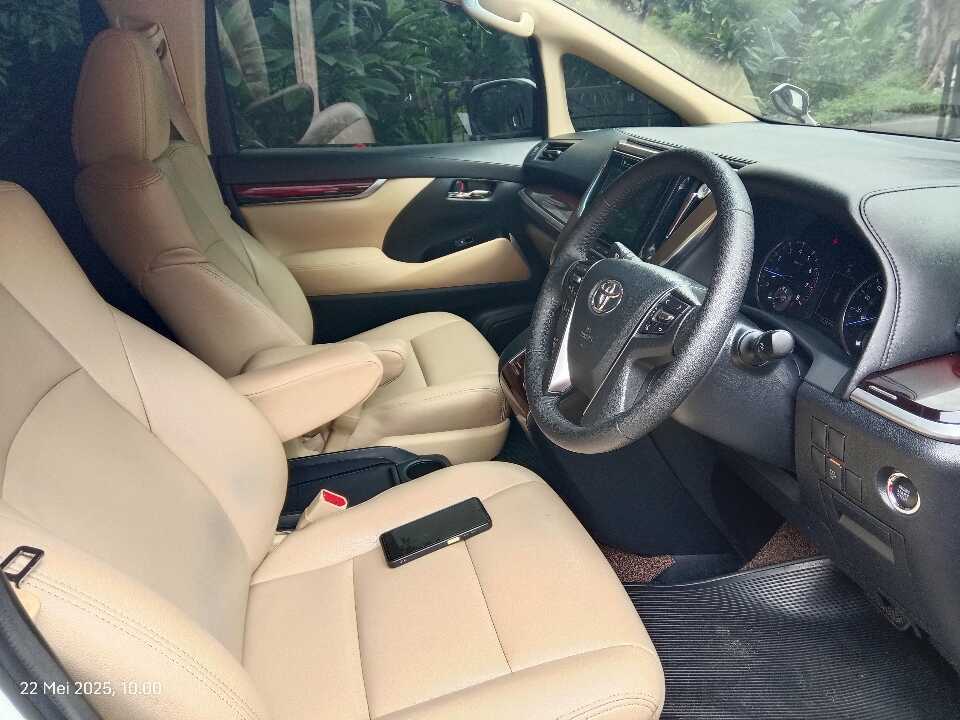 Foto Mobil Bekas Kabin Depan Toyota Alphard 2.5 X tahun 2017
