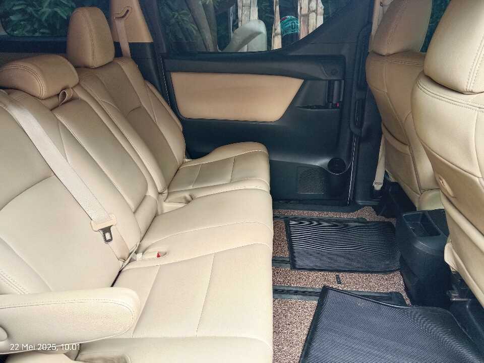 Foto Mobil Bekas Kabin Belakang Toyota Alphard 2.5 X tahun 2017