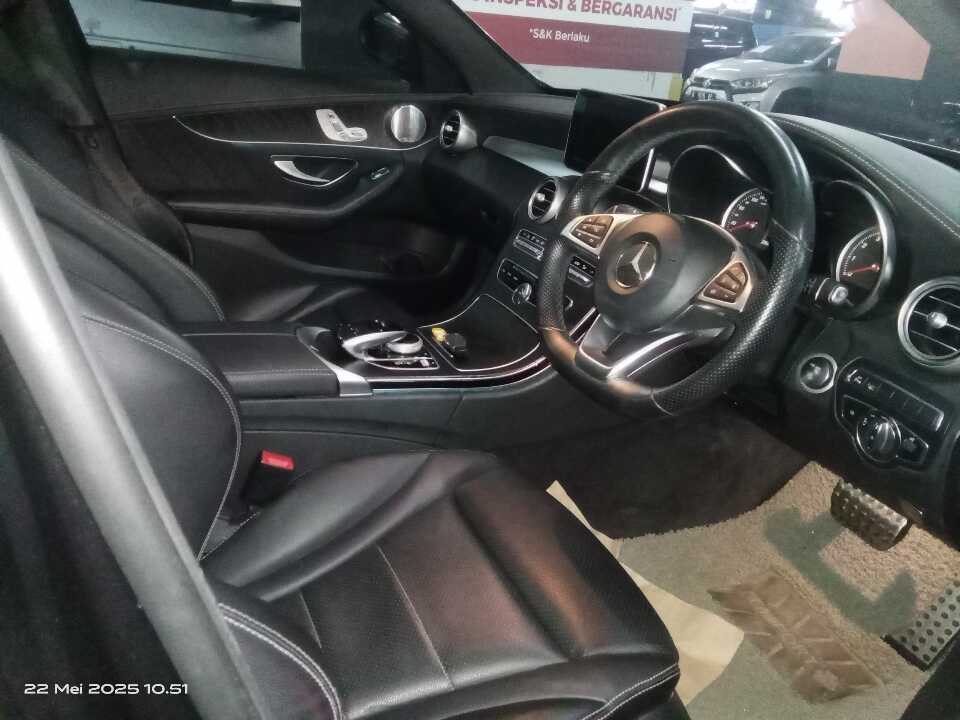 Foto Mobil Bekas Kabin Depan Mercedes-Benz C300 2.0 tahun 2018