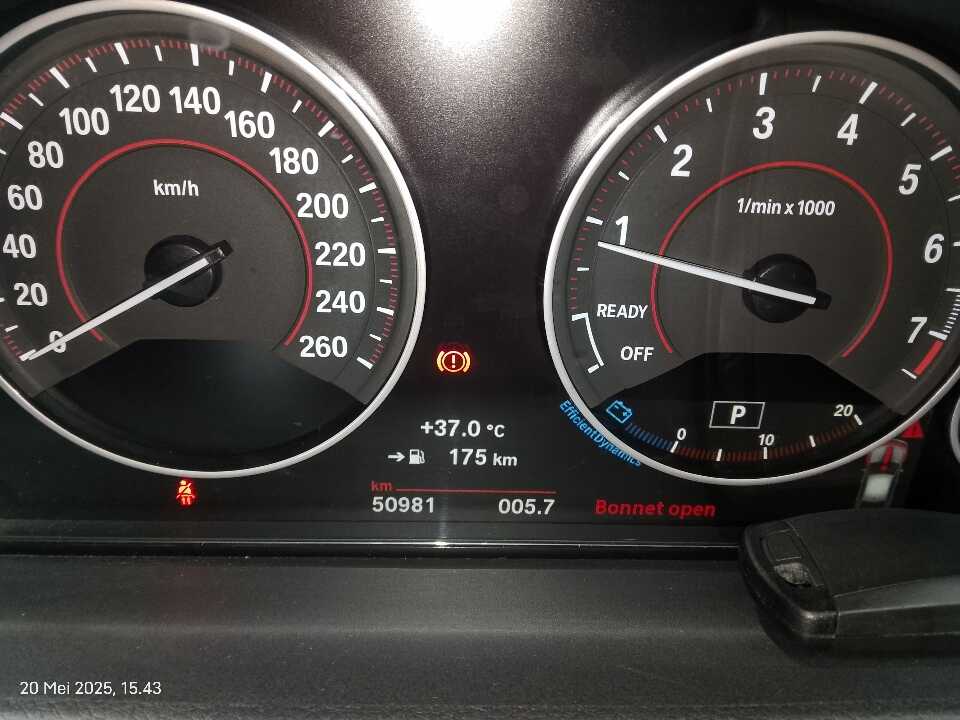 Foto Mobil Bekas Odometer BMW 320i 2.0 tahun 2016
