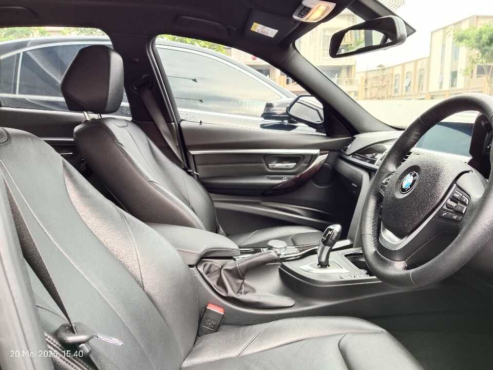 Foto Mobil Bekas Kabin Depan BMW 320i 2.0 tahun 2018