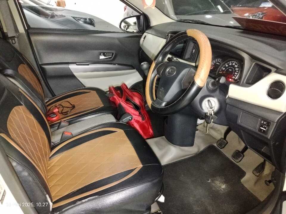 Foto Mobil Bekas Kabin Depan Daihatsu Sigra 1.2 R tahun 2022
