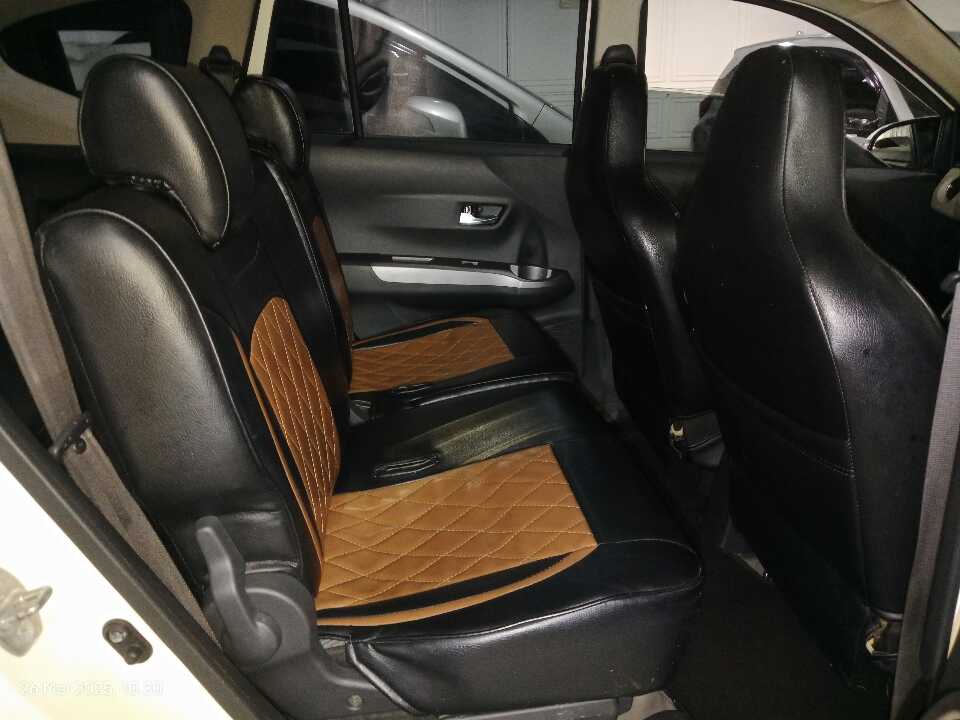 Foto Mobil Bekas Kabin Belakang Daihatsu Sigra 1.2 R tahun 2022