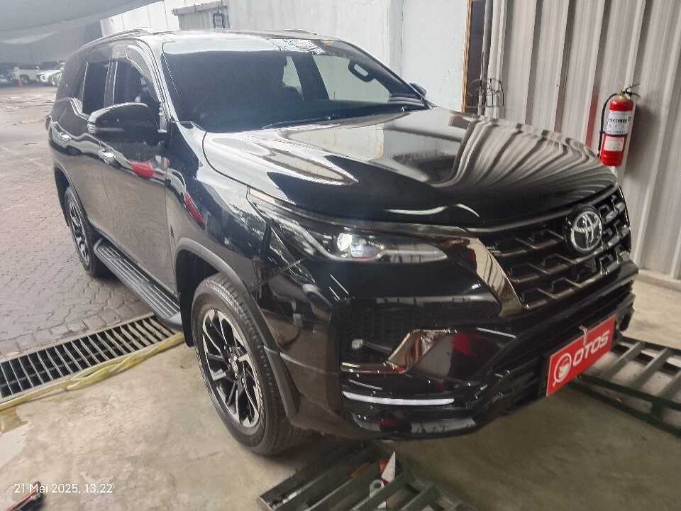 2021 Toyota Fortuner 2.4 4X2 VRZ - Foto 1 dari 9