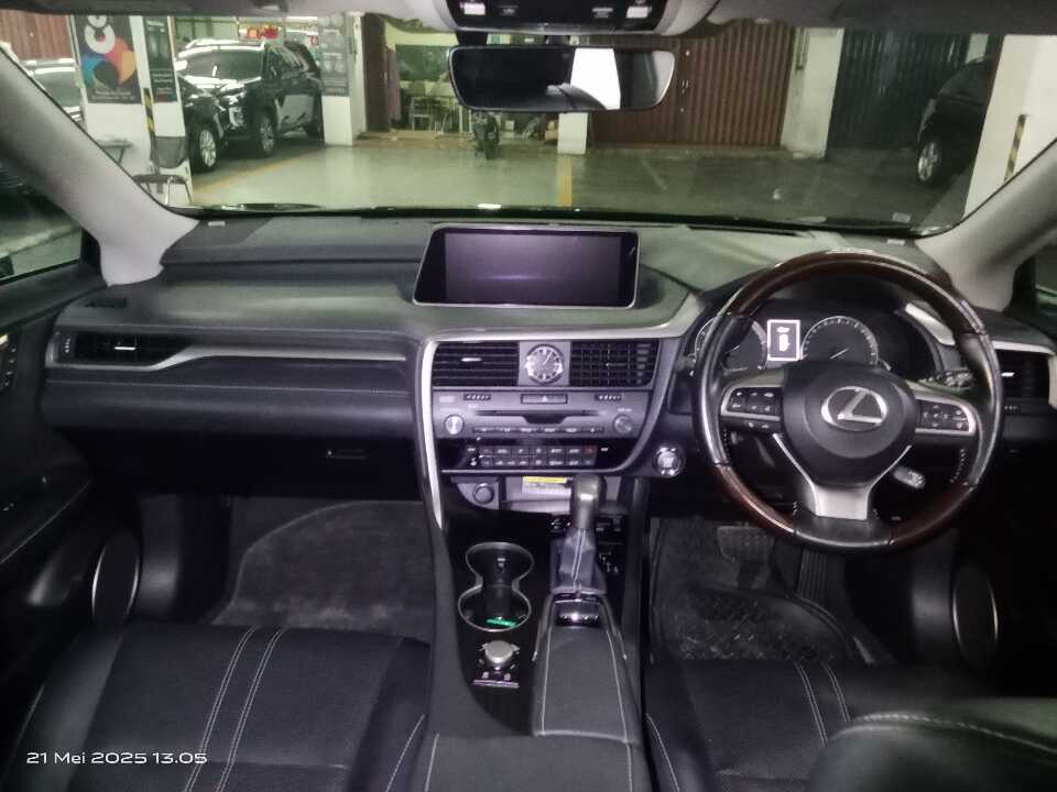 Foto Mobil Bekas Dashboard Lexus RX 300 2.0 Luxury tahun 2018