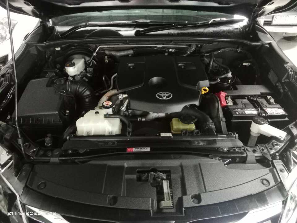 Foto Mobil Bekas Mesin Toyota Fortuner 2.4 4X2 VRZ tahun 2020