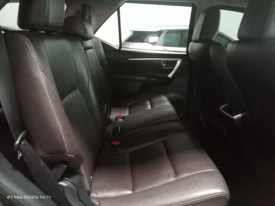 Foto Mobil Bekas Kabin Belakang Toyota Fortuner 2.4 4X2 VRZ tahun 2020