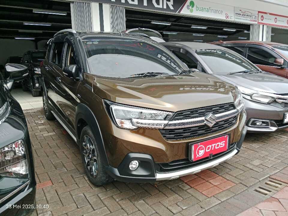 2021 Suzuki XL7 1.5 Alpha - Foto 1 dari 6