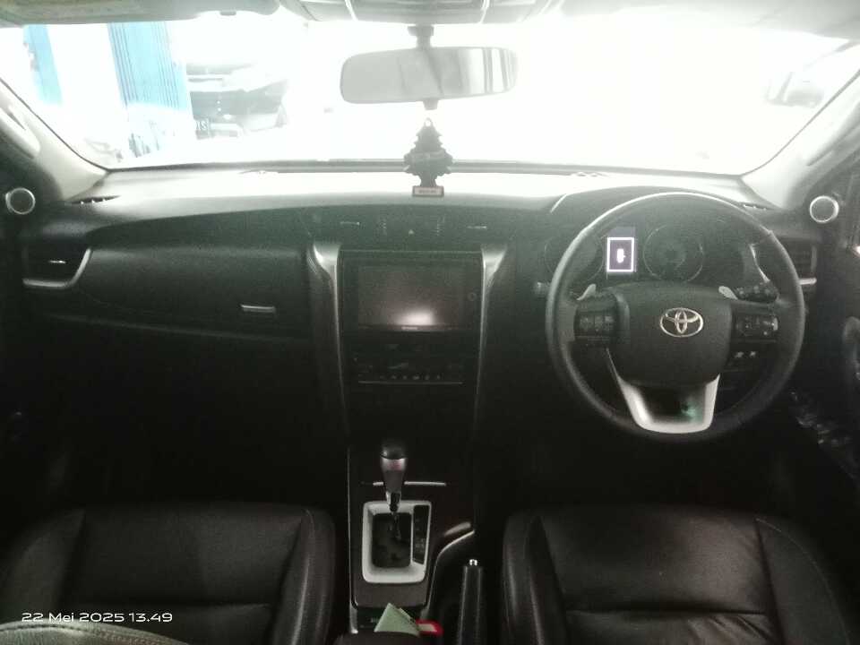 Foto Mobil Bekas Dashboard Toyota Fortuner 2.4 4X2 VRZ tahun 2017