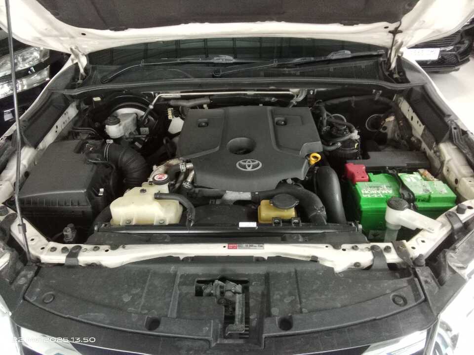 Foto Mobil Bekas Mesin Toyota Fortuner 2.4 4X2 VRZ tahun 2017