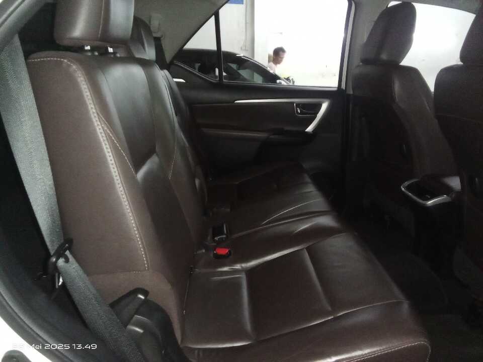 Foto Mobil Bekas Kabin Belakang Toyota Fortuner 2.4 4X2 VRZ tahun 2017