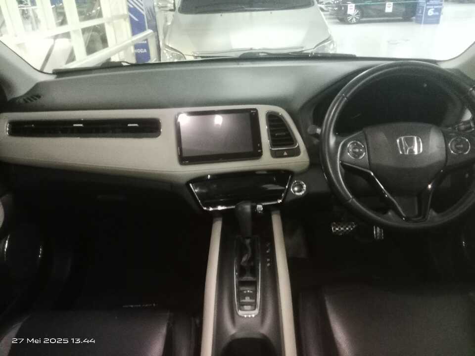 Foto Mobil Bekas Dashboard Honda HR-V 1.8 RS tahun 2019