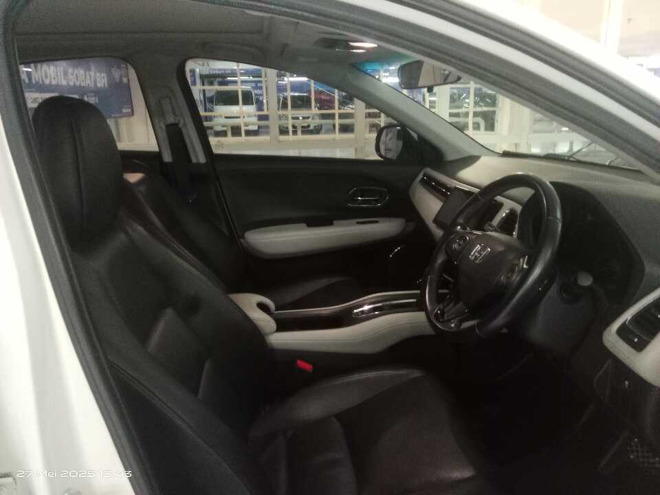 Foto Mobil Bekas Kabin Depan Honda HR-V 1.8 RS tahun 2019