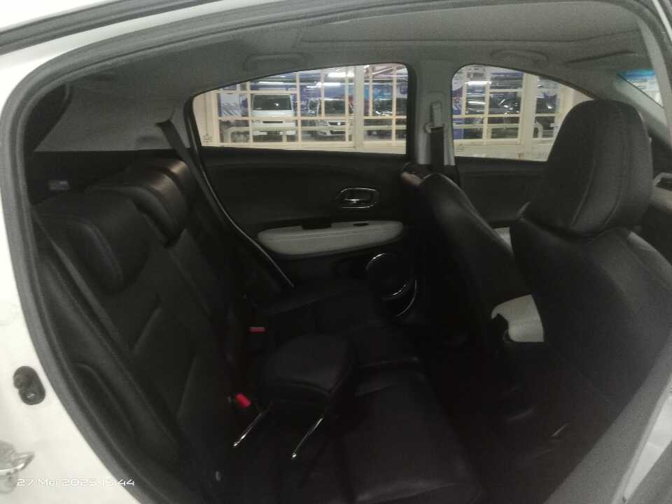 Foto Mobil Bekas Kabin Belakang Honda HR-V 1.8 RS tahun 2019