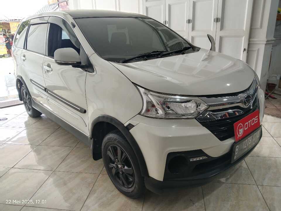 2017 Daihatsu Xenia 1.3 R - Foto 1 dari 6