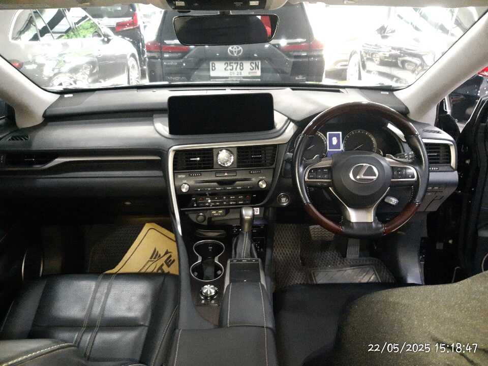 Foto Mobil Bekas Dashboard Lexus RX 300 2.0 Luxury tahun 2019