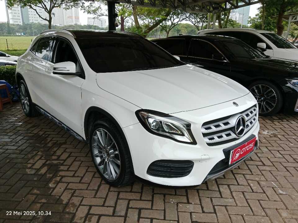 2019 Mercedes-Benz GLA200 1.6 - Foto 1 dari 6