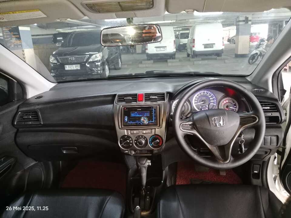 Foto Mobil Bekas Dashboard Honda City 1.5 E tahun 2013