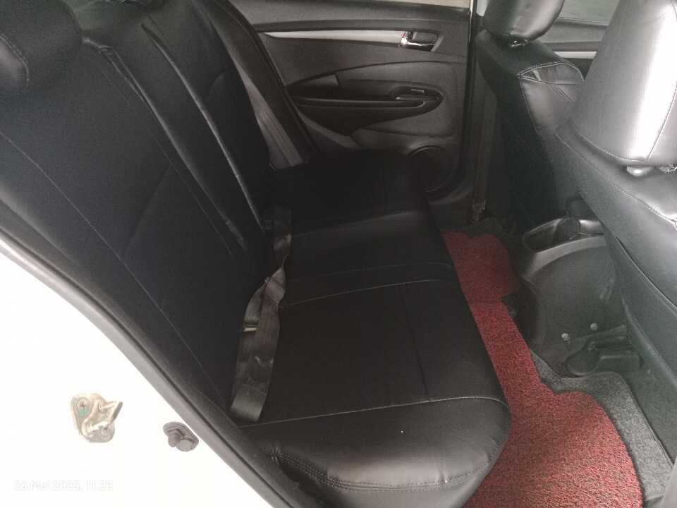 Foto Mobil Bekas Kabin Belakang Honda City 1.5 E tahun 2013