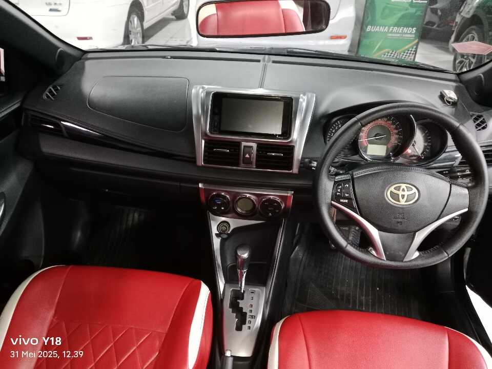 Foto Mobil Bekas Dashboard Toyota Yaris 1.5 S tahun 2016