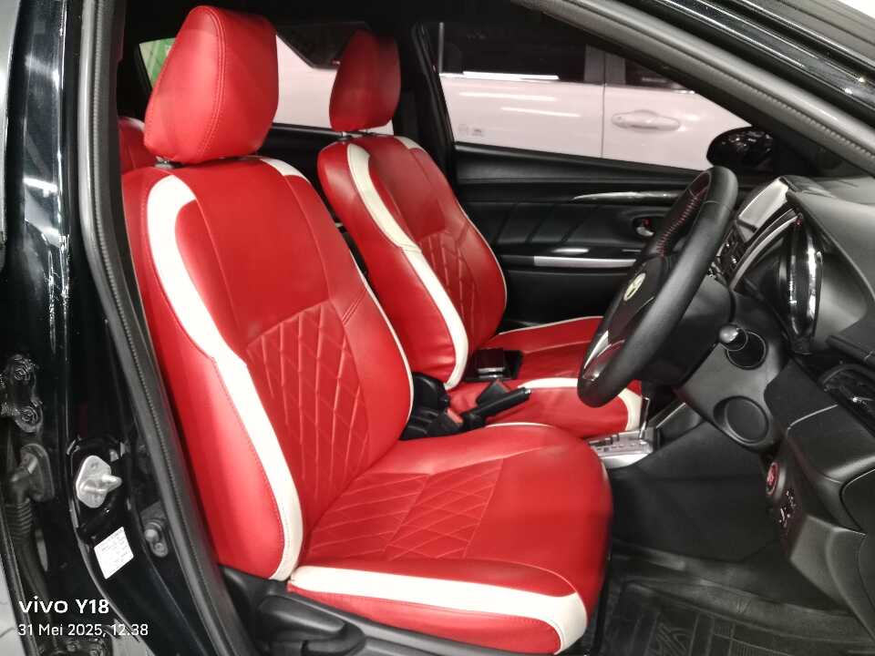 Foto Mobil Bekas Kabin Depan Toyota Yaris 1.5 S tahun 2016