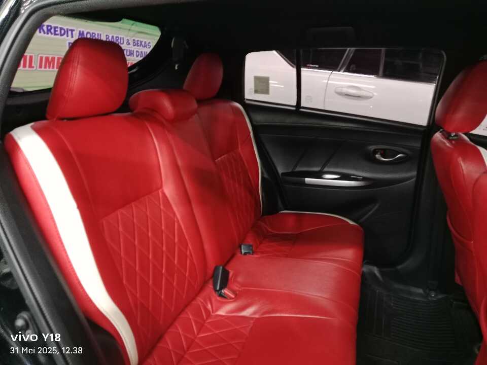 Foto Mobil Bekas Kabin Belakang Toyota Yaris 1.5 S tahun 2016