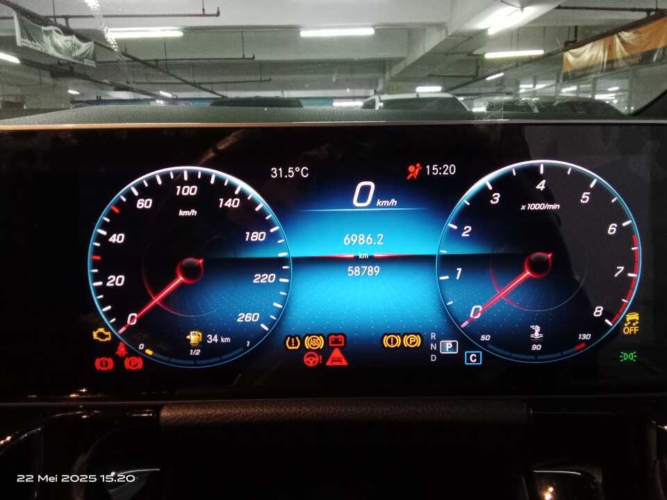 Foto Mobil Bekas Odometer Mercedes-Benz B200 1.3 tahun 2019