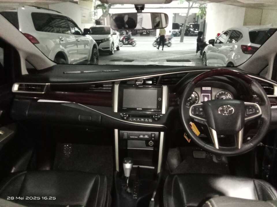 Foto Mobil Bekas Dashboard Toyota Innova 2.0 Venturer tahun 2017