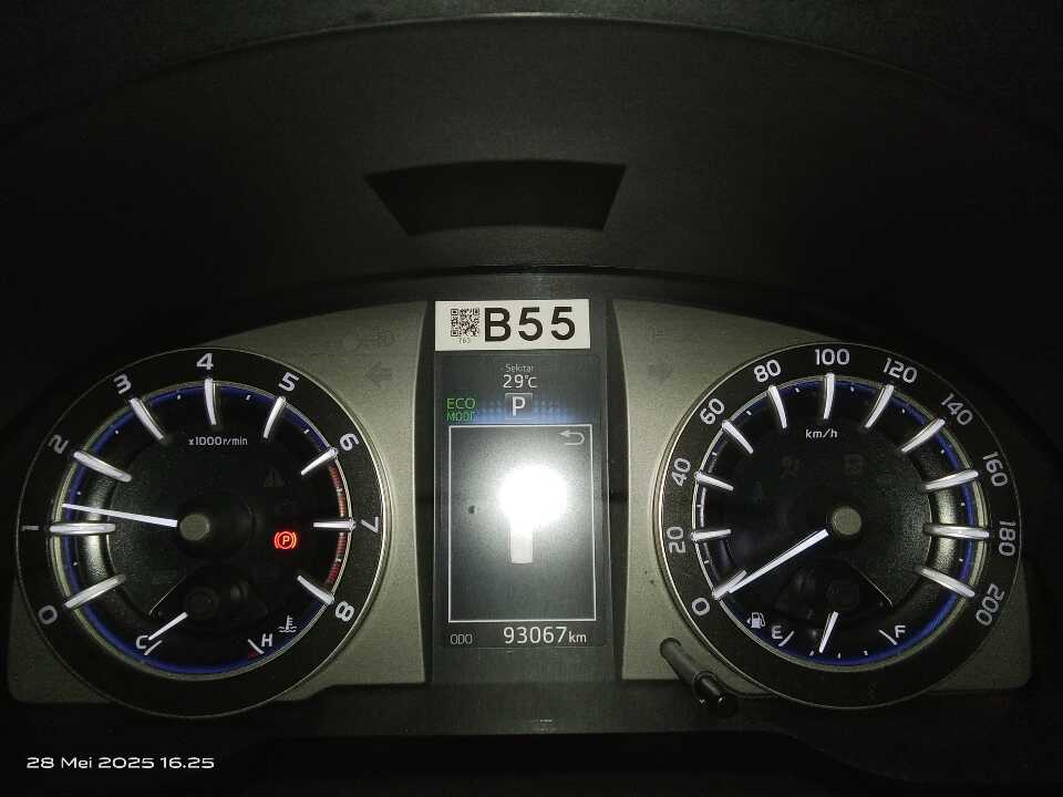Foto Mobil Bekas Odometer Toyota Innova 2.0 Venturer tahun 2017