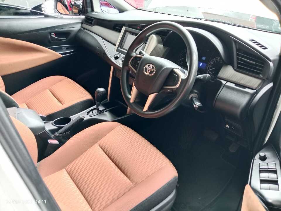 Foto Mobil Bekas Kabin Depan Toyota Innova 2.4 G tahun 2019