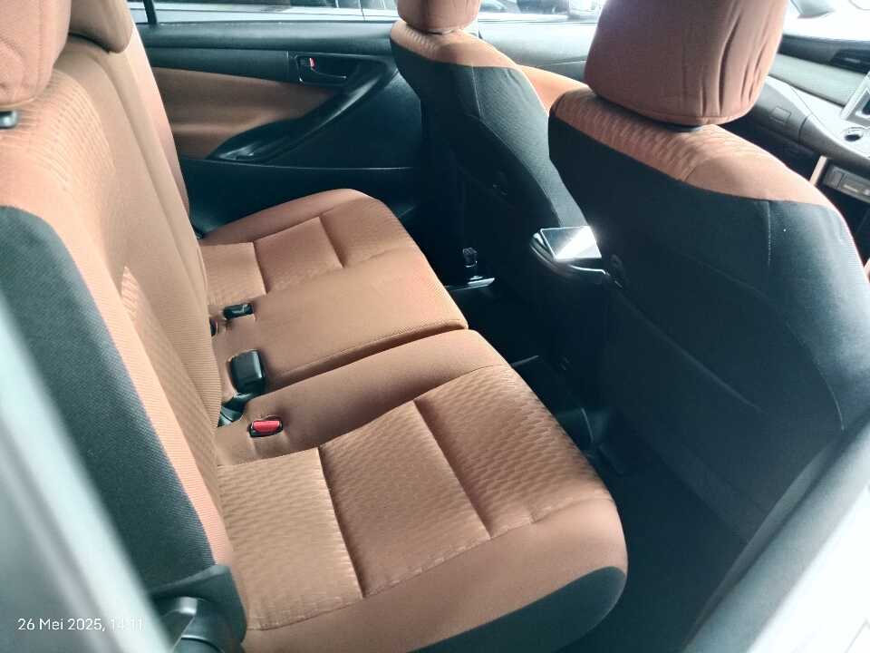 Foto Mobil Bekas Kabin Belakang Toyota Innova 2.4 G tahun 2019