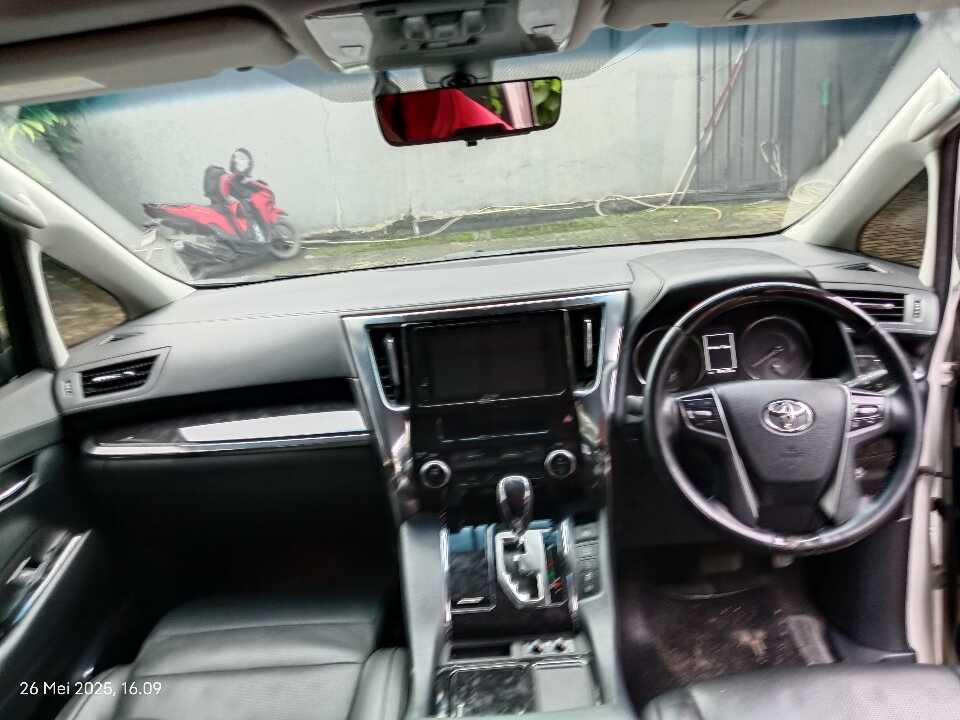 Foto Mobil Bekas Dashboard Toyota Vellfire 2.5 G tahun 2019