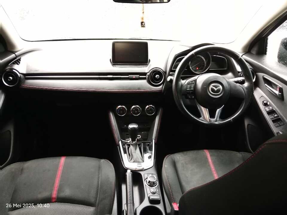 Foto Mobil Bekas Dashboard Mazda 2 1.5 Skyactiv tahun 2016