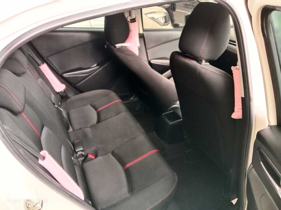 Foto Mobil Bekas Kabin Belakang Mazda 2 1.5 Skyactiv tahun 2016