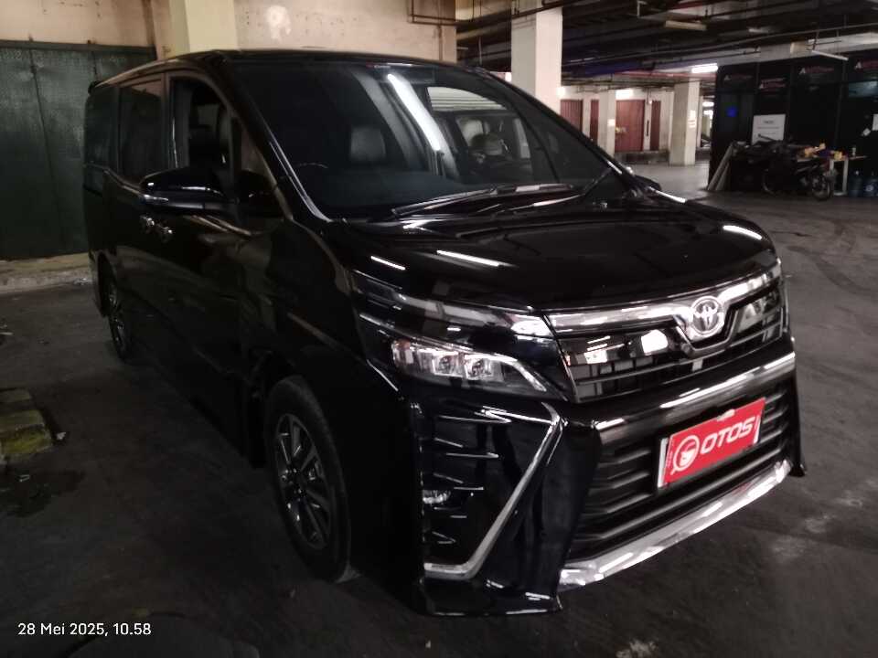 2020 Toyota Voxy 2.0 - Foto 1 dari 6