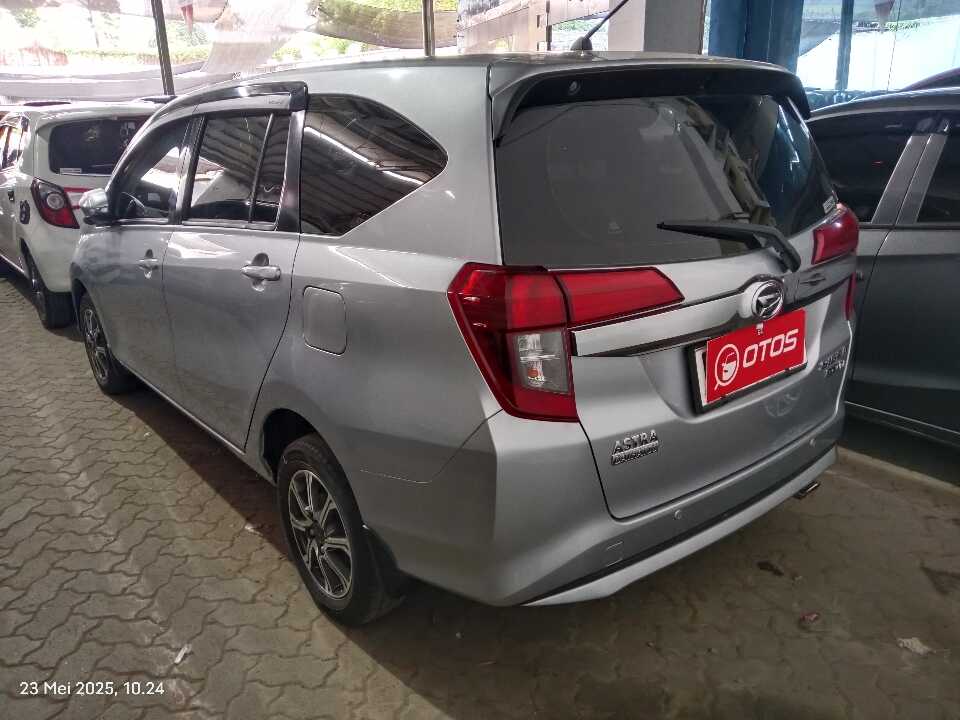 Foto Mobil Bekas Kiri Belakang Daihatsu Sigra 1.2 R tahun 2020
