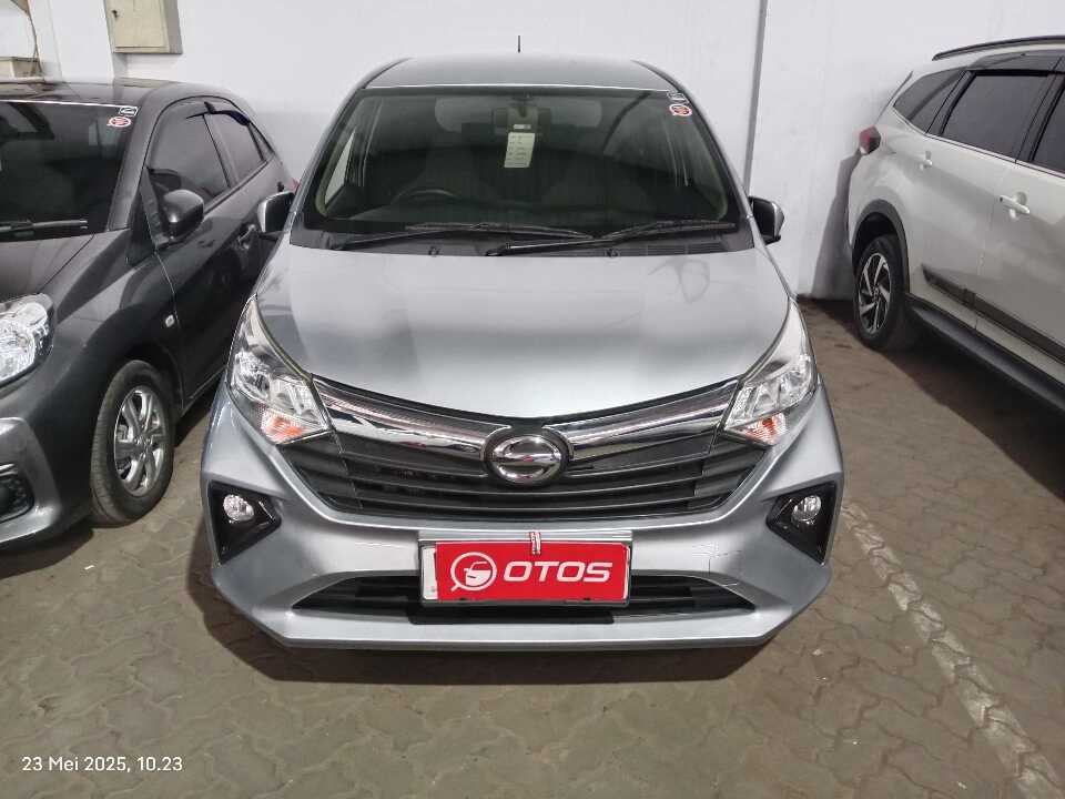 Foto Mobil Bekas Tampak Depan Daihatsu Sigra 1.2 R tahun 2020