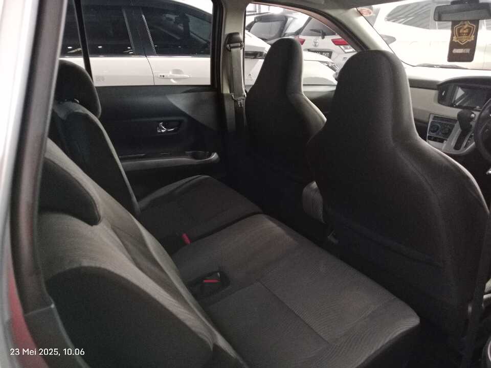 Foto Mobil Bekas Kabin Belakang Daihatsu Sigra 1.2 R tahun 2020