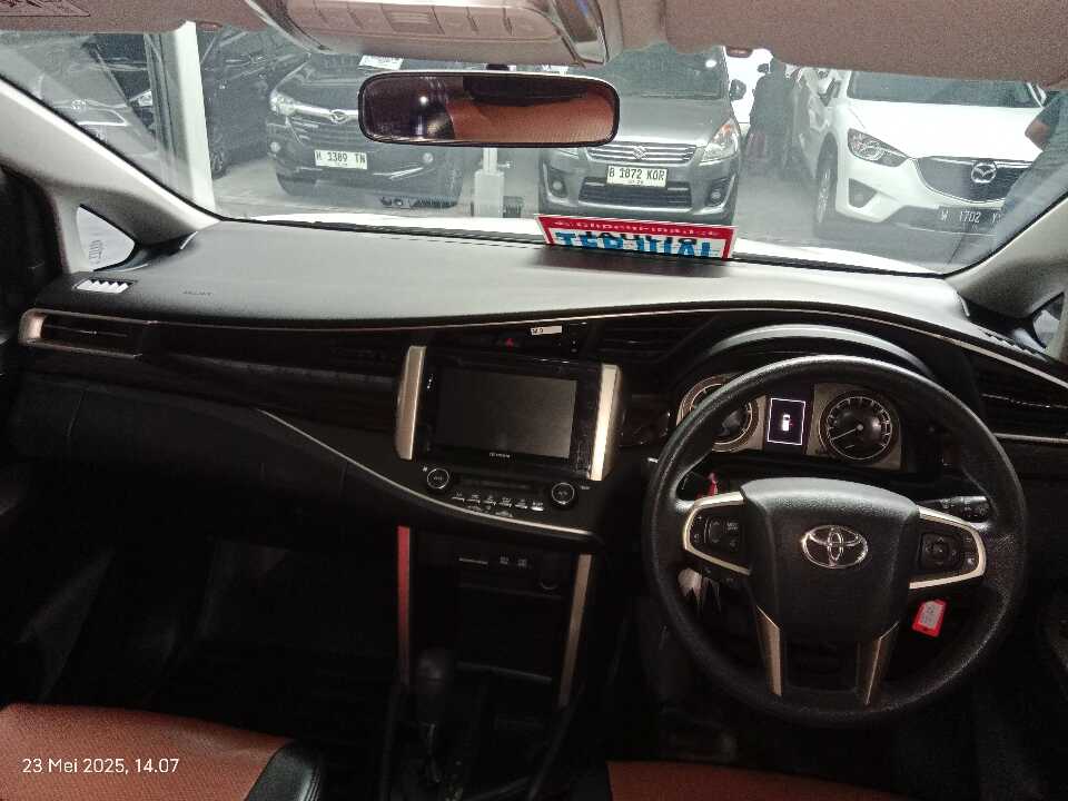 Foto Mobil Bekas Dashboard Toyota Innova 2.4 V tahun 2018