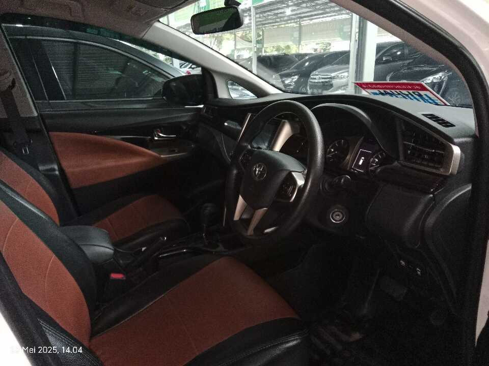 Foto Mobil Bekas Kabin Depan Toyota Innova 2.4 V tahun 2018