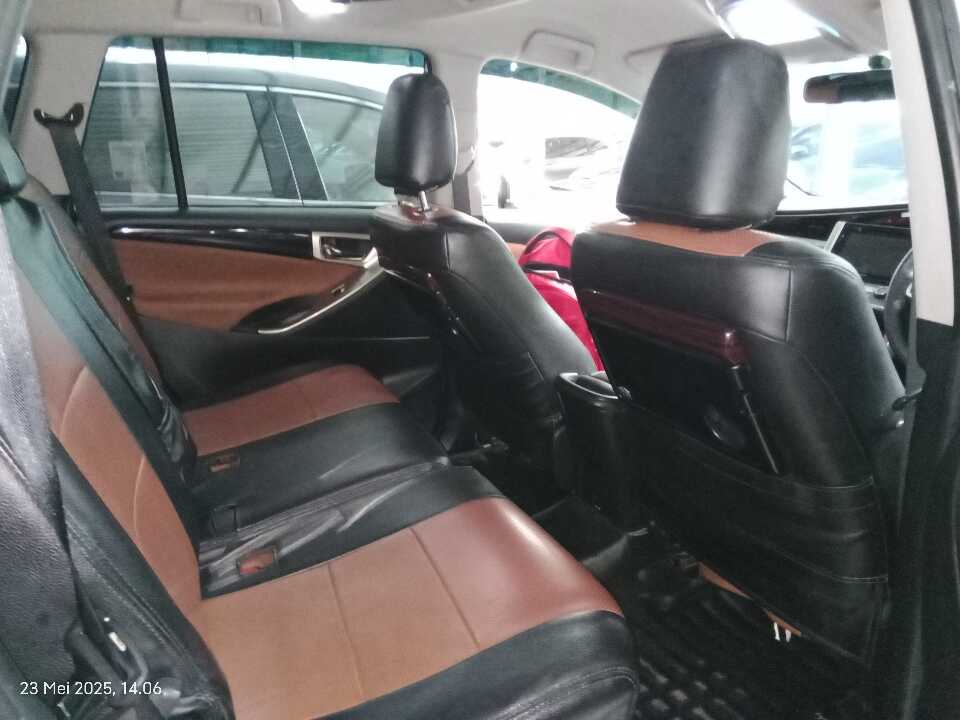 Foto Mobil Bekas Kabin Belakang Toyota Innova 2.4 V tahun 2018